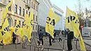 Tension high in rival political camps in Ukraine