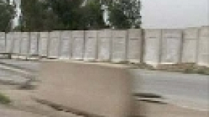 Iraqi PM wants Baghdad wall construction stopped