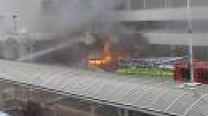 Voiture en feu à l’aéroport de Glasgow