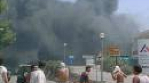Tourists trapped as Italian wildfires kill five.