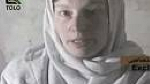 Afghan kidnappers show off their hostage