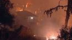 Le Péloponnèse cerné dangereusement par les flammes