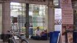 London tube workers set for talks to end strike