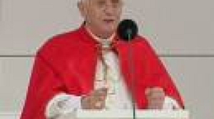 Pope says Sunday should remain a religious day
