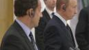 Sarkozy et Poutine, bons amis à Moscou, gardent de la distance sur l’Iran