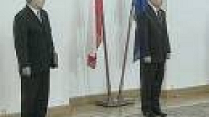 Poland’s Jaroslaw Kaczynski officially steps down