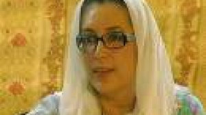 Au Pakistan Bénazir Buttho contrainte de rester chez elle au lieu de manifester