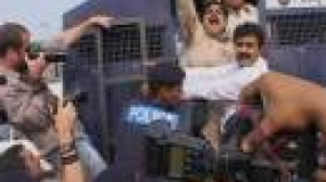 Manifestation de l’opposition au Pakistan malgré l’assignation à résidence de Bénazir Bhutto