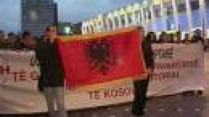 Manifestation pour l’indépendance du Kosovo en Albanie