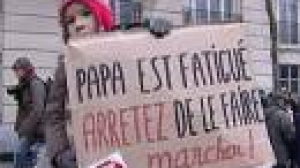 Anti-strike protestors rally in support of French reforms