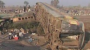 Le déraillement d’un train fait près de 40 morts dans le sud du Pakistan