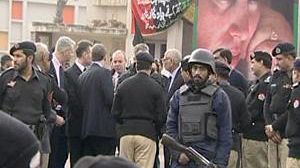Les enquêteurs de Scotland Yard ont inspecté les lieux de l’assassinat de Benazir Bhutto