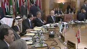 La Ligue arabe adopte un plan de sortie de crise au Liban et son secrétaire général est attendu sur place d’ici mardi