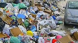 Italy launches emergency measures to deal with rubbish crisis