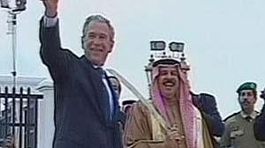 En voyage au Koweït, George W. Bush vante la stratégie militaire américaine en Irak