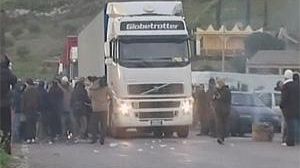 Italian anger at dealing with Naples garbage