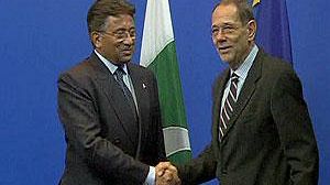 Les législatives pakistanaises du 18 février seront “libres, équitables et transparentes”, promesse de Pervez Musharraf