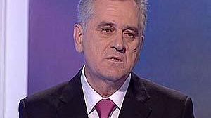 Challenger maintains pressure on Serb president