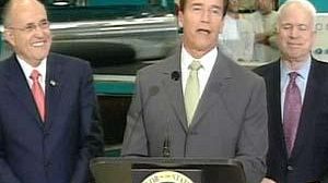 Schwarzenegger backs McCain’s presidential bid