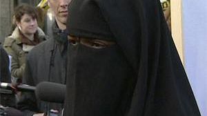 Le gouvernement néerlandais veut interdire la burqa dans les écoles et les administrations