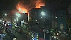 Grande-Bretagne : le marché de Camden ravagé par les flammes