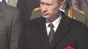 Parliament welcomes Putin as prime minister
