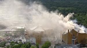 Une centaine de pompier mobilisés contre un incendie menaçant l’une des plus prestigieuse salle de concert au monde.