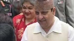 Nepal government warns king to quit palace