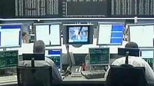The euro weakens but European stocks strengthen