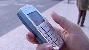 EU calls mobile phone operators to slash the price of roaming texts