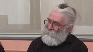 L’avocat de Radovan Karadzic gagne du temps