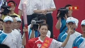 Flamme olympique : silence et recueillement dans le Sichuan