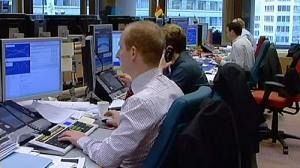 Le secteur bancaire et la baisse des cours du brut assurent une forte hausse des indices boursiers mardi soir