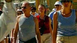 Aswan tourists snatched at gunpoint