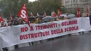 Mass strikes in Italy against government reforms