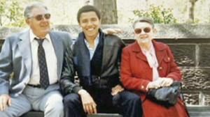 Barack Obama suspend sa campagne pour se rendre au chevet de sa grand mère