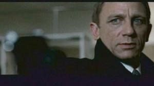Craig returns to big screen as 007