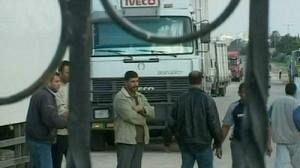 Gaza aid threatened by Israel border closure