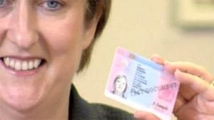 Les premières cartes d’identité pour les résidents étrangers arrivent en Grande-Bretagne