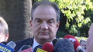 Le Premier ministre grec Costas Caramanlis fragilisé par les violences