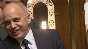 Switzerland chooses right-wing defence minister