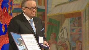 Nobel laureate urges Obama to make Mideast peace