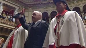 Swiss right returns to government