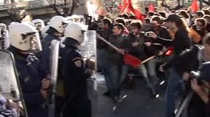 Vuelve la violencia a Grecia
