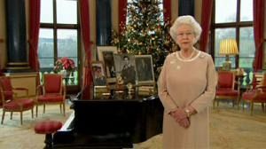 Elizabeth II appelle les Britanniques à ne pas se laisser abattre par la crise