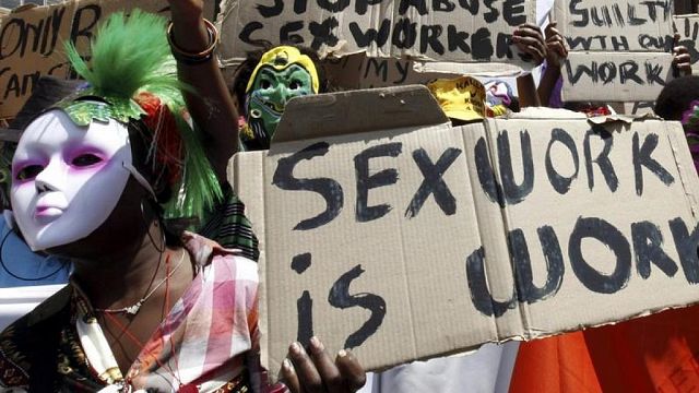 Les péripatéticiennes et les organisations de lutte appellent à la décriminalisation de la prostitution en Afrique du Sud