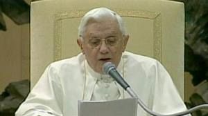 Vaticano exige que bispo integrista retire declarações sobre Holocausto