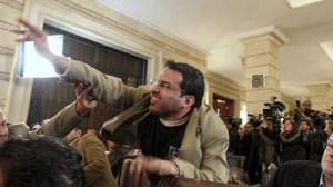 Iraqi shoe-throwing journalist seeks Swiss asylum