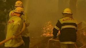 Firefighters put SE Australia on red alert again