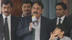 Pakistan : le juge Chaudhry réintégré à la tête de la Cour suprême